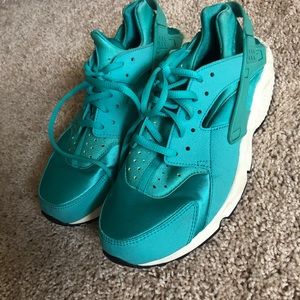 Women’s Nike Huaraches
